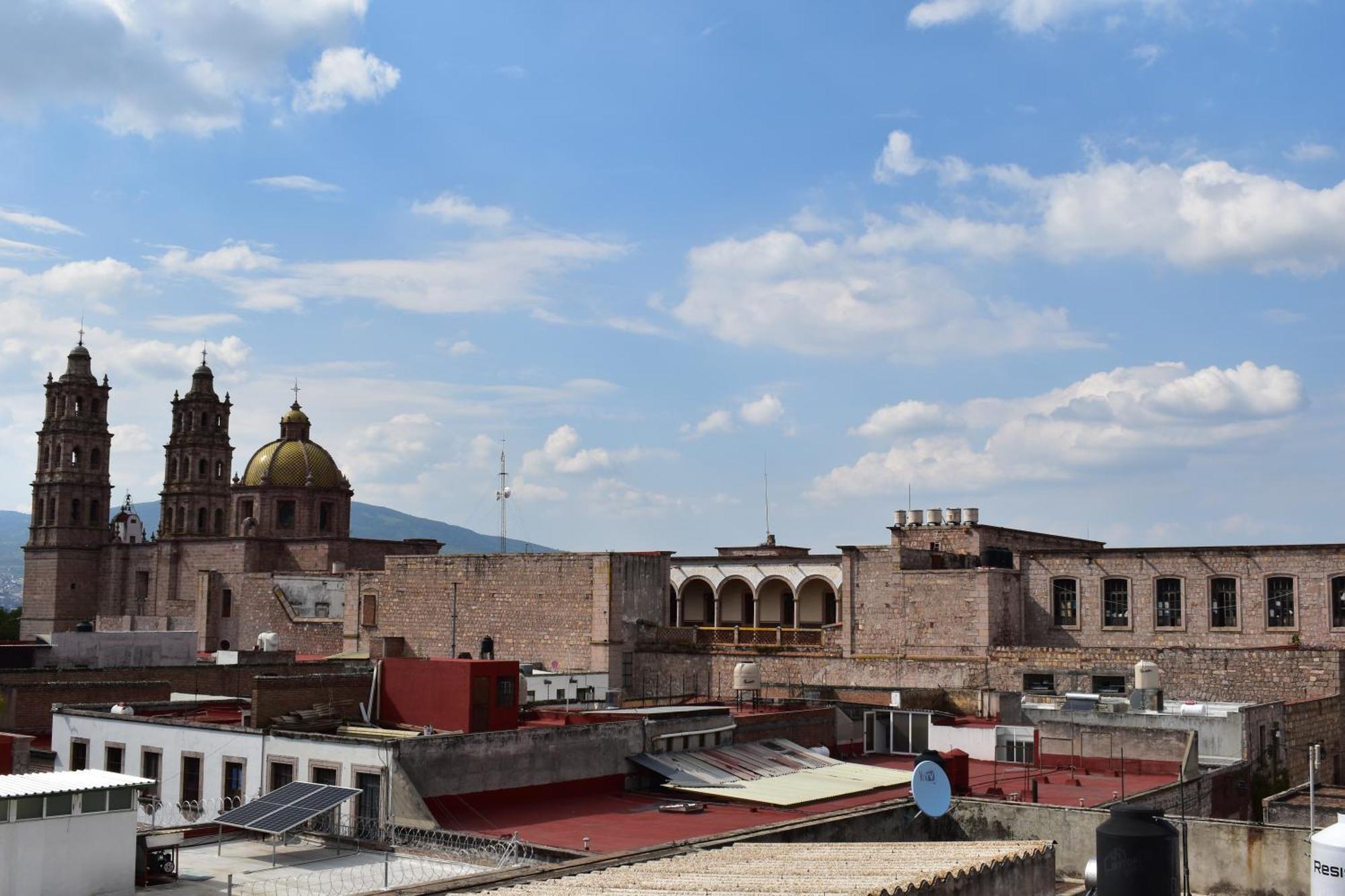 El Suburbio - Serapio Rendon Morelia Exterior foto